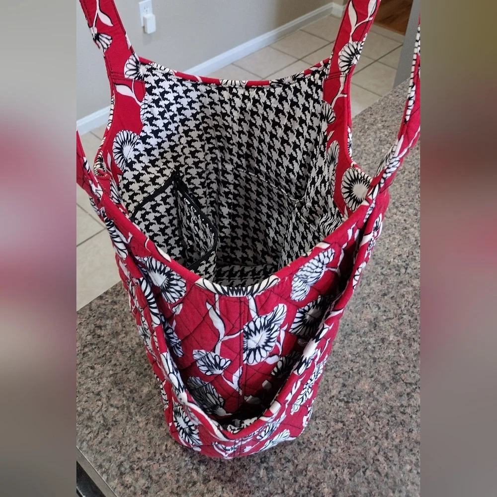 Vera Bradley Unique “Deco Daisy”